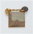 An 18k gold brooch with landscape agate - image-1