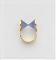 An 18k gold chalcedony ring - image-2