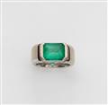 An 18k gold and natural Colombian emerald ring - image-1