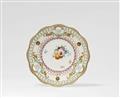 A Meissen porcelain plate with a romantic inscription - image-1