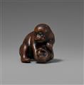 A wood netsuke of a monkey and sibling. 19th century - image-1