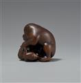 A wood netsuke of a monkey and sibling. 19th century - image-2