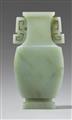 Vase. Helle seladonfarbene Jade. Qing-Zeit - image-1