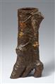 Große Vase in Form eines Baumstammes. Bronze. 19. Jh. - image-1