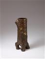 Große Vase in Form eines Baumstammes. Bronze. 19. Jh. - image-2