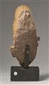 Kopf des Vishnu. Rosafarbener Sandstein. Zentral-Indien. Ca. 11. Jh. - image-3