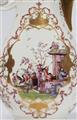 A large Meissen porcelain coffee pot with finely painted Hoeroldt Chinoiseries - image-6