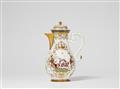 A large Meissen porcelain coffee pot with finely painted Hoeroldt Chinoiseries - image-1