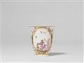 A Meissen porcelain beaker and saucer with Hoeroldt Chinoiseries - image-4