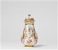 A Meissen porcelain coffee pot with Chinoiserie decor - image-4