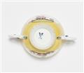 An early Meissen porcelain tureen with Chinoiserie decor and yellow ground - image-4