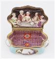An important Meissen porcelain snuff box with water landscapes and a genre scene - image-2