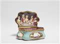 An important Meissen porcelain snuff box with water landscapes and a genre scene - image-3