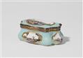 An important Meissen porcelain snuff box with water landscapes and a genre scene - image-4