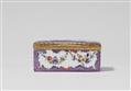 A porcelain snuff box with scale pattern decor - image-6