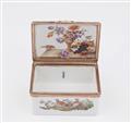 A Berlin KPM porcelain snuff box with poultry and a still life - image-2