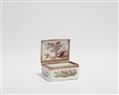 A Berlin KPM porcelain snuff box with poultry and a still life - image-3