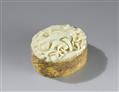 Schatulle mit Jade-Medaillon. Kupfer vergoldet. Späte Qing-Zeit - image-1
