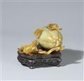 A green-brown chalcedony lidded box. Around 1900 - image-2