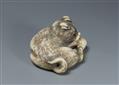 An ivory netsuke of a young dog with a clam. 19th century - image-4