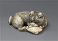 An ivory netsuke of a young dog with a clam. 19th century - image-1