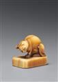An ivory seal-type netsuke of a cat. 18th century - image-1
