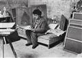 Ernst Scheidegger - Alberto Giacometti in seinem Pariser Atelier. Details des Ateliers mit Büsten und Wandmalereien - image-1