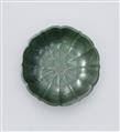 A spinach-green jade Mughal-style bowl. Qing dynasty - image-2