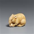 An ivory netsuke of a rat with a candle. Around 1800 - image-1