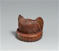 A boxwood netsuke of a large rooster on a flat drum. Second half 19th century - image-2
