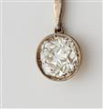 A Belle Epoque 14 kt gold platinum and European old-cut diamond solitaire pendant necklace. - image-2