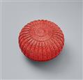 A cinnabar carved lacquer chrysanthemum-shaped box and cover. Qing dynasty, 18th century - image-1