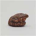 An Ise-Yamada boxwood netsuke of a toad next to a rock. 19th century - image-4