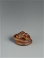 A lightly stained boxwood netsuke of a coiled snake. Probably Gifu. 19th century - image-3