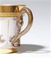 Schlangenhenkeltasse und Untertasse mit Amoretten - image-3