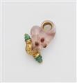 A German 18k gold emerald and carved rose quarz heart pendant. - image-2