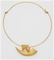 A German one of a kind 18k gold necklace with a detachable chased brooch. - image-1
