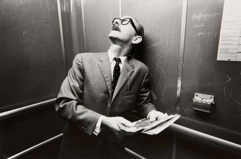 Heinrich Riebesehl - Menschen im Fahrstuhl