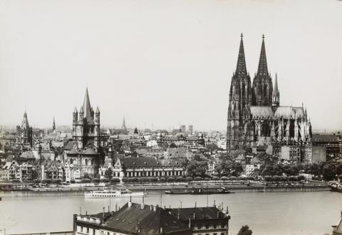 August Sander - Köln - Rheinufer mit Dom und St. Martin
