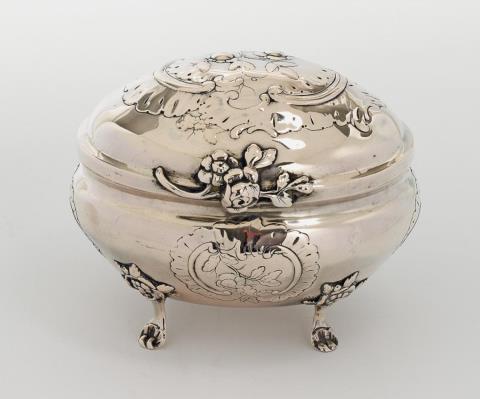 Johann Christoph Prevot - A rococo Frankfurt (Oder) silver sugar box. Marks of Johann Christoph Prevot, ca. 1770.