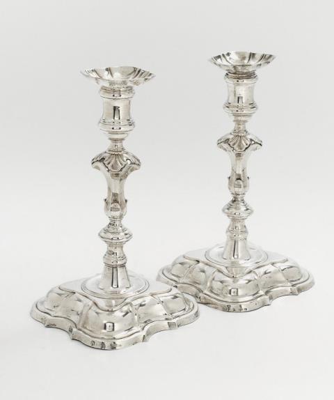 Frantz Peter Bunsen - A pair of Hanover silver candlesticks. Marks of Frantz Peter Bunsen, ca. 1760.