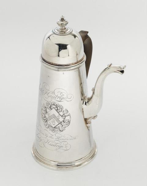 William Darker - A George I London silver coffeepot. Marks of William Darker, 1721.