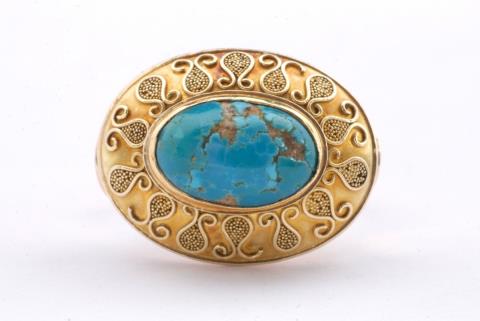 Elisabeth Treskow - A 14 ct gold, granulation and turquoise matrix ring