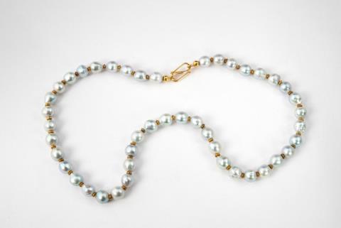Christa Bauer - A German custom made 14 ct gold and grey cultured pearl necklace.