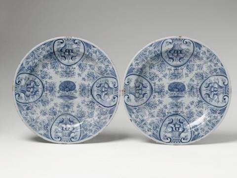  Fayencemanufaktur Nürnberg - A pair of Nuremberg faience platters with blue peacock decor above powder blue glaze.