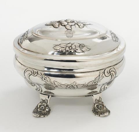 Johann Georg Janssen - A Bremen silver partially gilt sugar box. Marks of Johann Georg Janssen, ca. 1780.