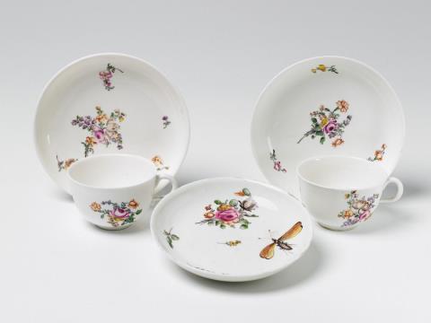 Wilhelm Caspar Wegely - Two Wegely porcelain cups and saucers.