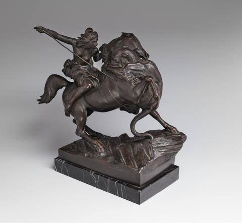 Gießerei Gladenbeck - A cast bronze figure of an Amazon in battle on a marble plinth.