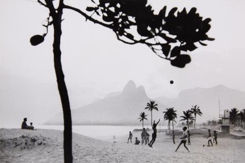 René Burri - Football, Ipanema Beach, Rio de Janeiro
