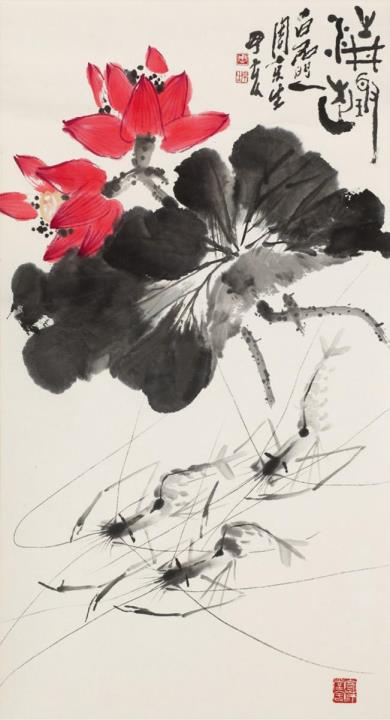 Jingsheng Zhou - Lotos und Garnelen. Hängerolle. Tusche und Farben auf Papier. Aufschrift, sign.: Zhou Jingsheng und drei Siegel.
